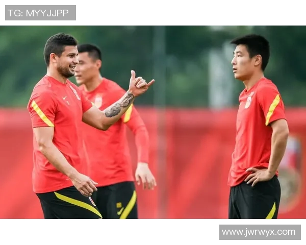 C罗亲笔签名足球球星卡拍卖引发热议成为收藏界新宠 C罗亲笔签名足球球星卡拍卖引发热议成为收藏界新宠