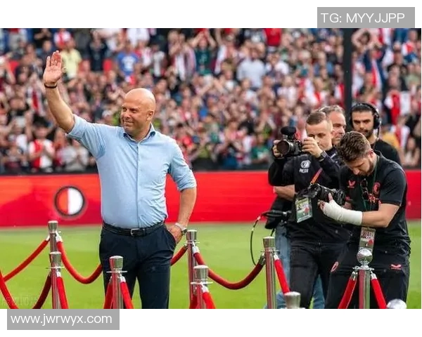 德国足球球星因秃头引发关注他的独特魅力与赛场表现如何 德国足球球星因秃头引发关注他的独特魅力与赛场表现如何