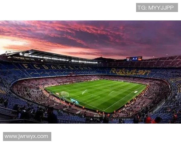 足球巨星风采尽显全景背景素材展示完美融合球场与荣耀时刻 足球巨星风采尽显全景背景素材展示完美融合球场与荣耀时刻