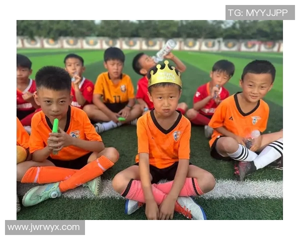 足球巨星宅家练球全纪录 揭秘日常训练背后的努力与坚持 足球巨星宅家练球全纪录 揭秘日常训练背后的努力与坚持