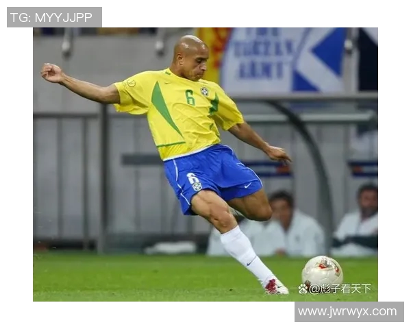 《闪耀绿茵场的传奇巨星：见证足球世界最璀璨的时刻与不朽的辉煌》